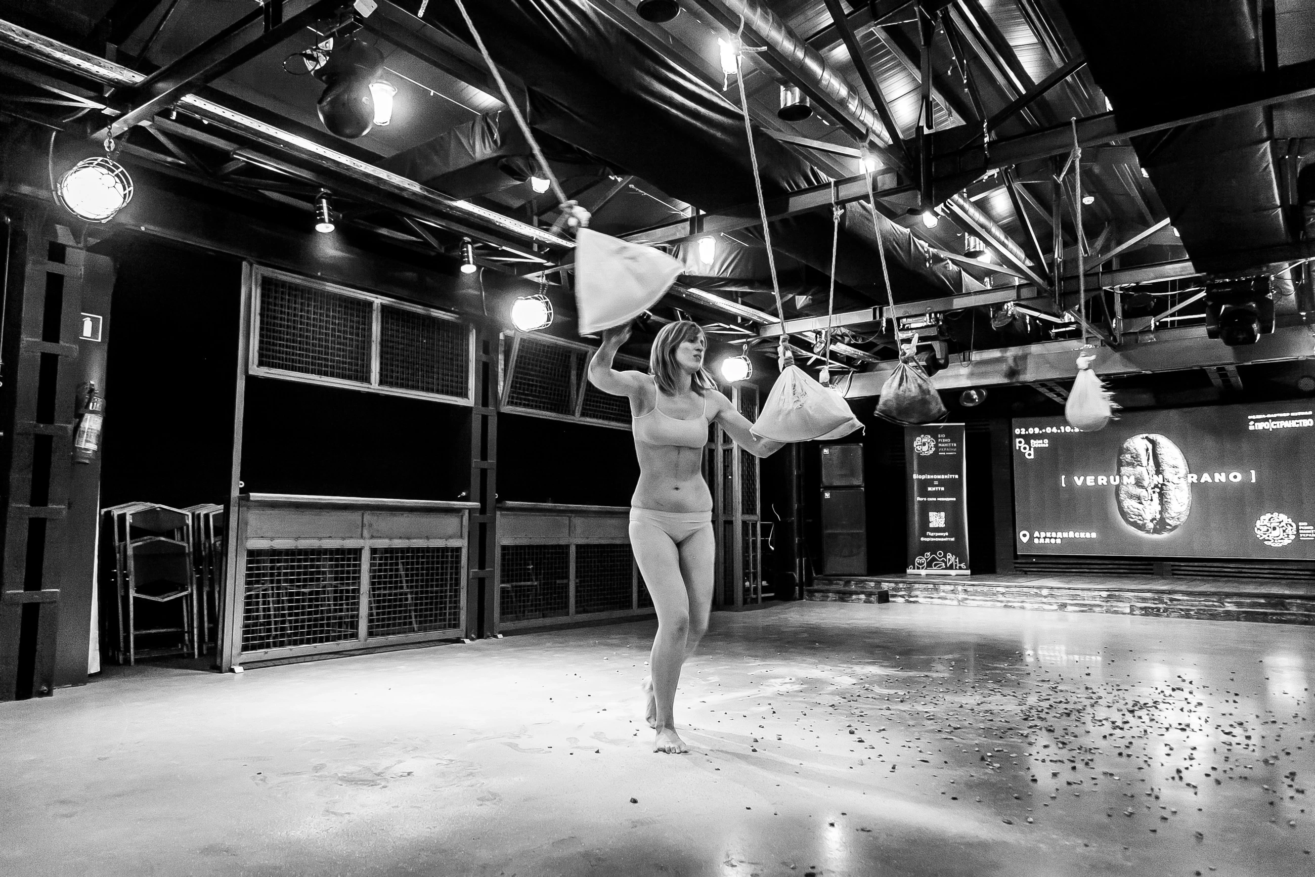 VERUM IN GRANO opening performance at SiniY Crab. Programme event photograph.