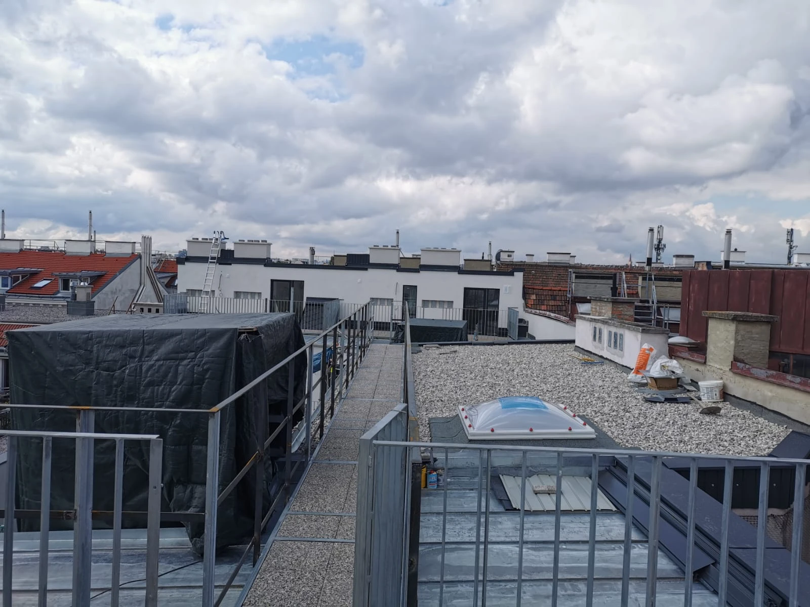 Grundsteingasse — roof terraces and rooflights at completion.