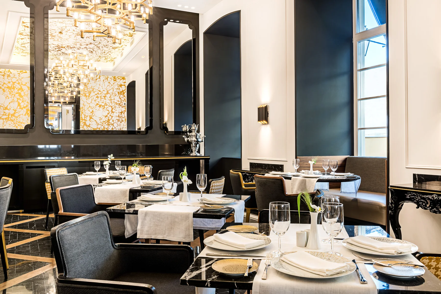 Hotel de Paris restaurant. Interior design: Ana Moussinet / AMID.