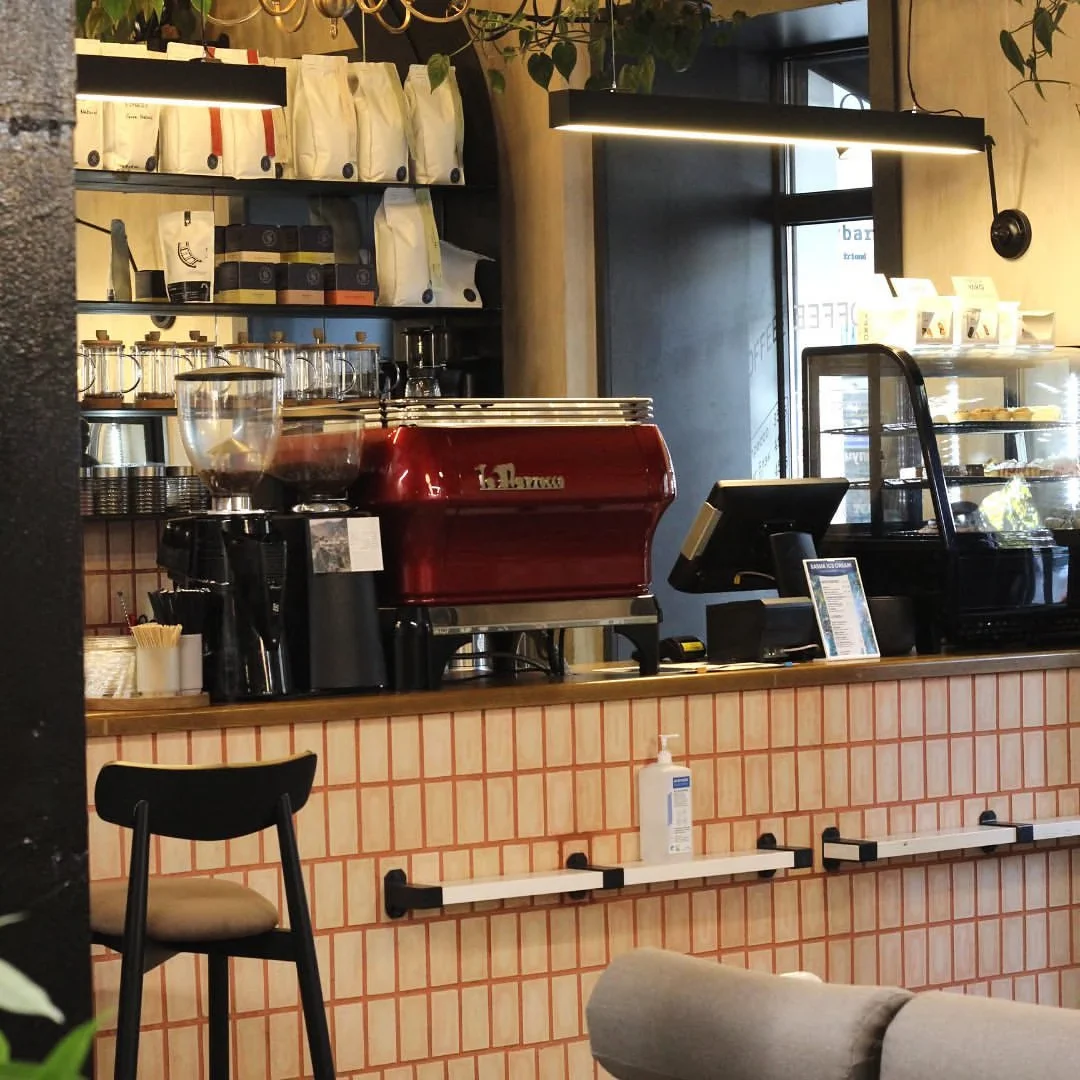 CuppyBar: the service counter and coffee equipment. Completed-interior photograph.
