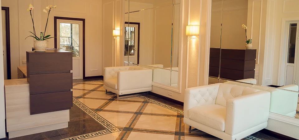 Second Pearl — reception desk and entrance lobby.