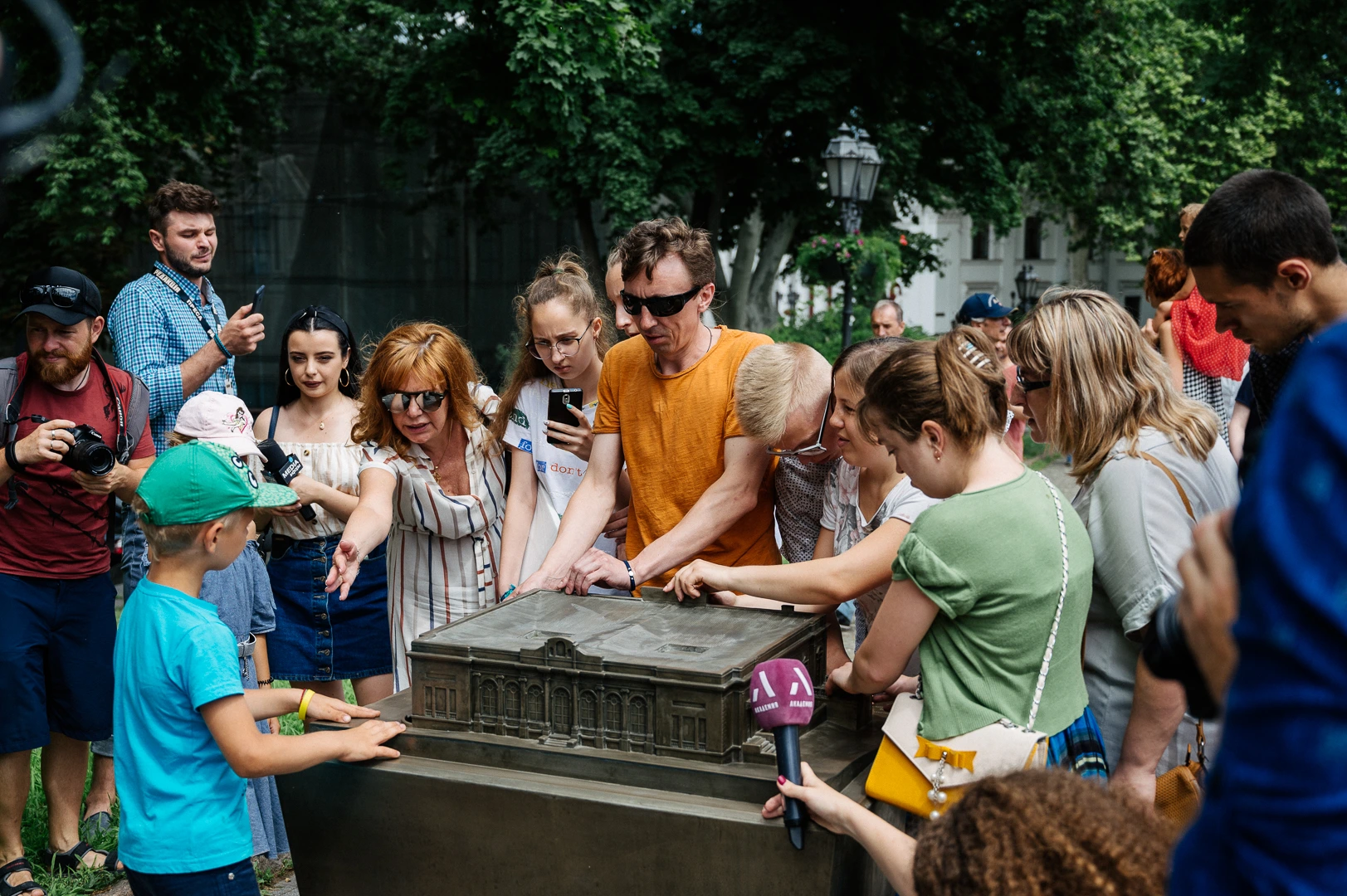 Odesa by Touch — visitors exploring the model by hand, 2019 project archive.